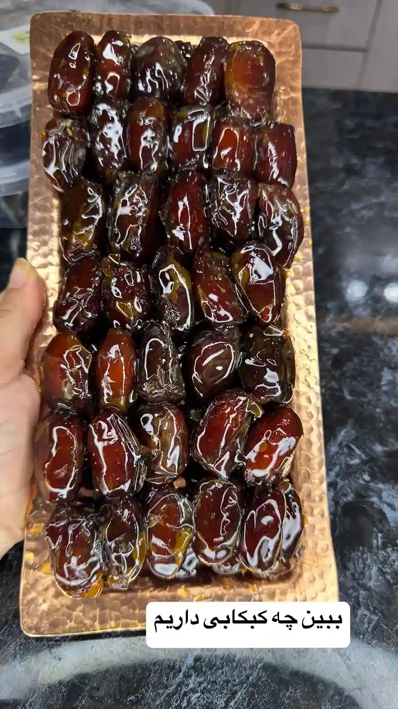 خرما چند کالری دارد و آیا در رژیم لاغری باعث چاقی می‌شود؟ مقدار مناسب مصرف، بهترین زمان خوردن و نکات مهم مصرف خرما را بخوانید.