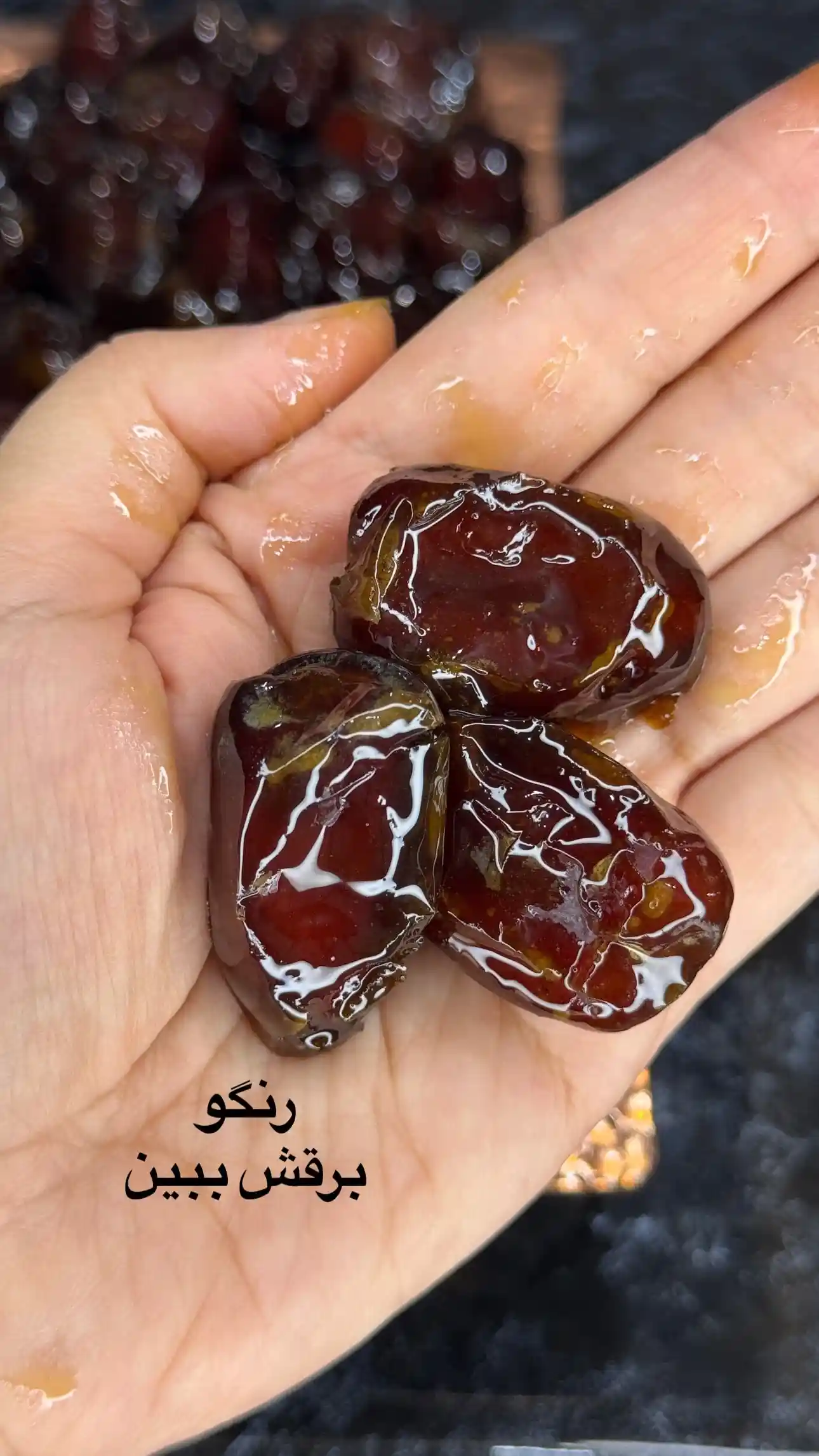 در بارداری روزی چند عدد خرما بخوریم؟ آیا خرما برای رشد جنین مفید است؟